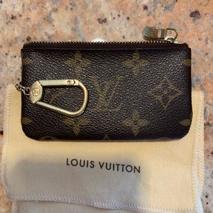 Louis Vuitton monogram cles
